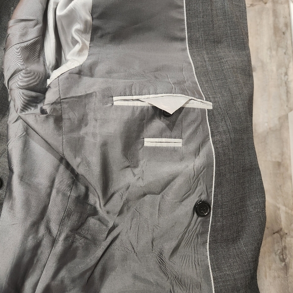 Hugo Boss 2 piece suit size 37 Reg - Picture 6 of 6